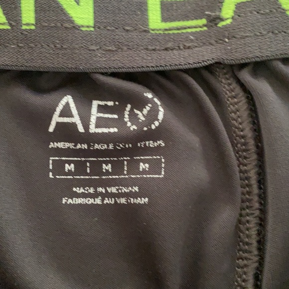 American Eagle men’s gym shorts. Black with grey. - Picture 3 of 3